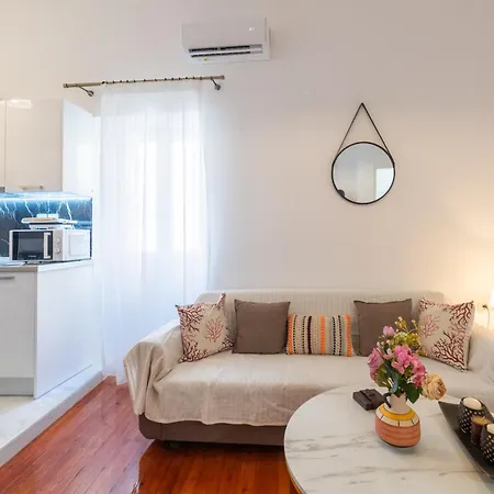 Filarmonikis Deluxe Apartment